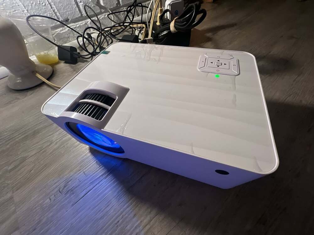 TOPVISION Projector Model T6 White LED Projector - Picture 6 of 6